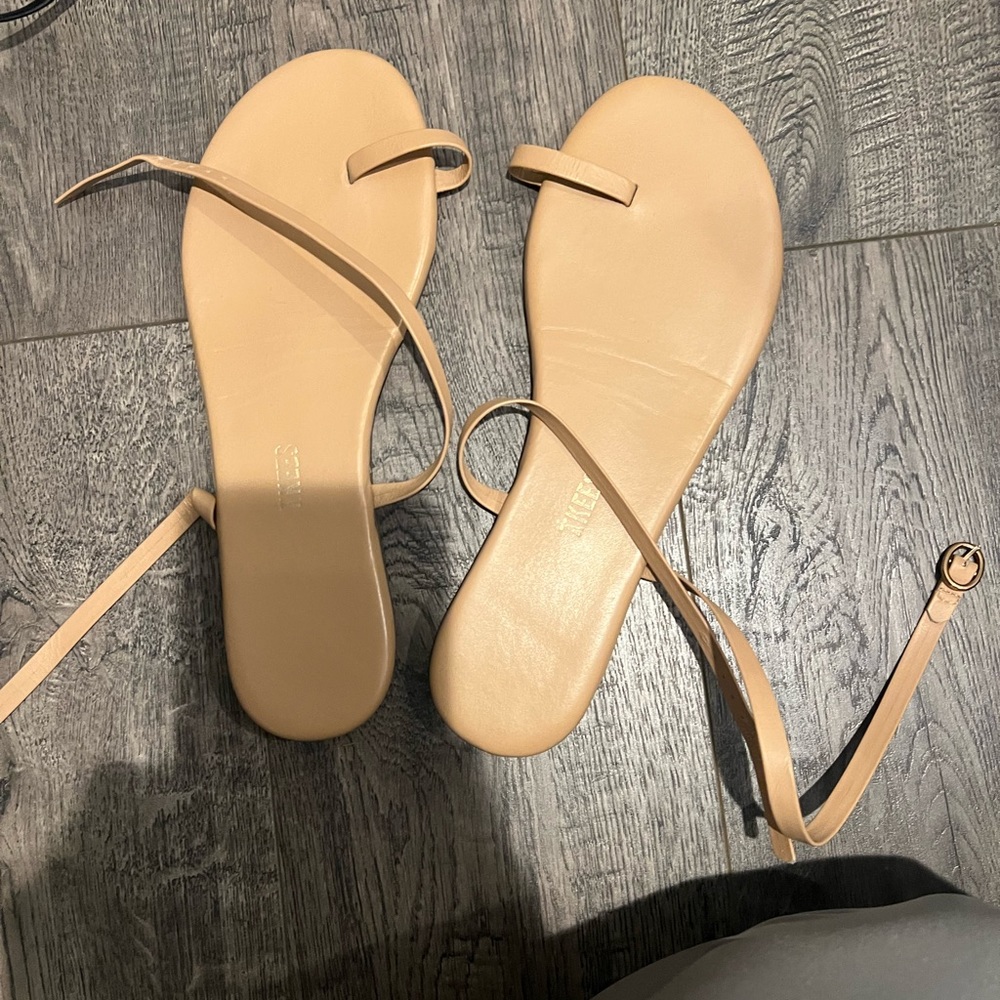 TKEES sandals  with toe strap in tan